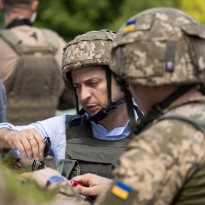 ВСУ понесли потери: Зеленский отреагировал на резкое обострение на Донбассе