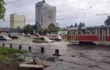 У Києві дощем затопило транспортну розв'язку біля «Чернігівської», оприлюднено відео