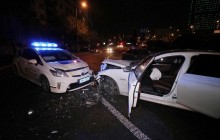 У Києві поліцейський Prius лоб в лоб зіткнувся з BMW, постраждали три людини (фото)