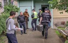 У київській квартирі виявили два трупи і виснажену 2-річну дівчинку (фото)