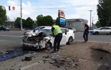 "Прокляте перехрестя": під Києвом легковик на швидкості протаранив самоскид (відео)