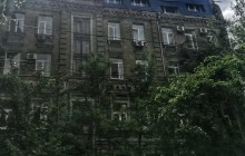 У Києві чоловік побудував на горищі будинку вісім квартир та хотів їх продати (фото)