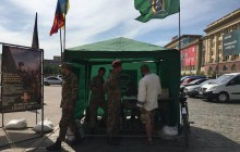 У скандальной палатки в центре Харькова появились соседи (фото, видео)