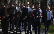 Яценюк у річницю Биківнянської трагедії: Декомунізація - не просто зміна назви вулиці, це питання історичної пам’яті й нашої гідності