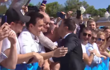 Зеленский под Радой поцеловал Кошевого (видео)