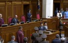 На инаугурации упало президентское удостоверение Зеленского (видео)