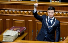 Русский язык и пеший поход: эксперт рассказал, какие жесты выдали Зеленского на инаугурации