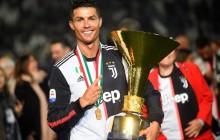 Кубком по голові: Роналду випадково вдарив сина, коли святкував чемпіонство Ювентуса (відео)