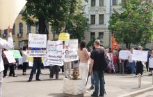 Под стенами Софии Киевской сотня людей скандирует "Филарет – наш патриарх" (фото)