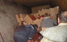 Клубничная авария: в Запорожской области перевернулась фура с 5 тоннами ягод (фото)