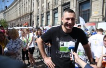 Кличко разом з киянами взяв участь у благодійному "Пробігу під каштанами"
