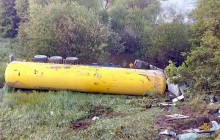 В Тернопольской области перевернулся грузовик, перевозивший цистерну с газом