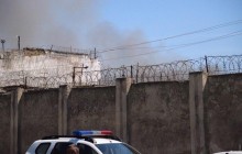 В одесской колонии вспыхнули беспорядки: СМИ сообщают о пожаре и массовом побеге заключенных (фото, видео)