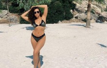 Настя Каменских в бикини в разных позах похвасталась своими прелестями (фото)