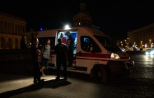 Порізали обличчя: у Києві на Майдані Незалежності сталася кривава різанина (фото)
