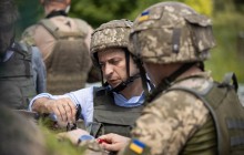 У Зеленского показали видео его поездки на передовую