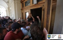 В результате штурма горсовета во Львове пострадал чиновник