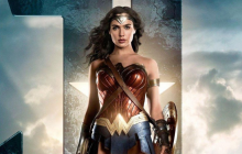 Известная телеведущая "засветила" грудь в костюме Чудо-женщины (фото)