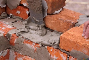 Світовий виробник будівельної техніки зупиняє роботу в Росії