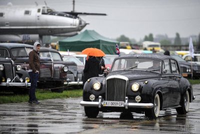 На ВДНХ проходит выставка ретро-автомобилей