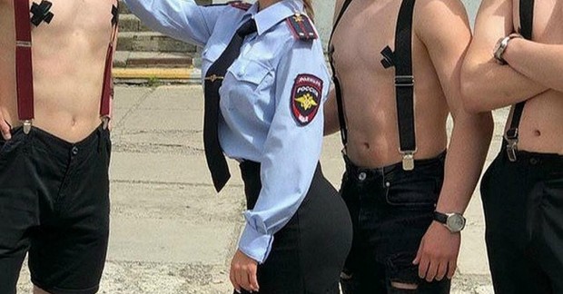 Тәжірибелі және жастардың қатысуымен лесбияндық порно көріңіз