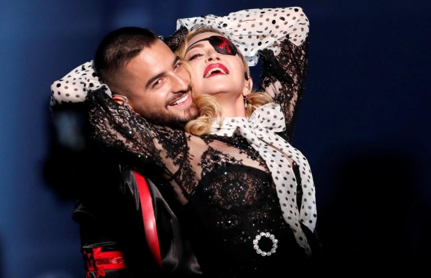 Триумф Дрейка и голограммы Мадонны: в США вручили престижную музыкальную премию Billboard (фото, видео)