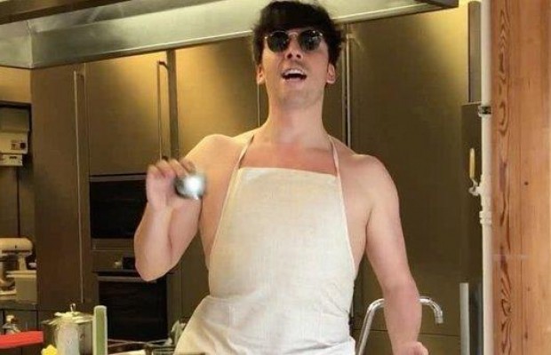"Це мужик?": оголеного Галкіна в одному фартусі "розгромили" в мережі (відео)