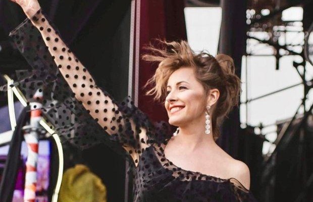 Зірка "95 Кварталу" розбурхала шанувальників знімками у напівпрозорій сукні (фото)