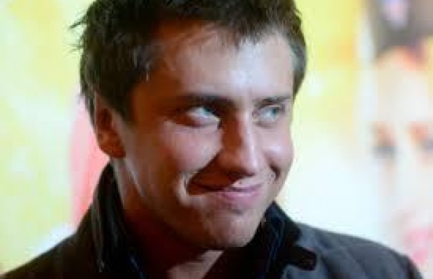 Зірка "Мажора" забрався в чужу машину: у актора пояснили його поведінку