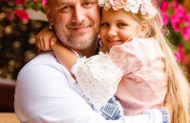 "Наш скарб": як Потап, Джамала, Притула та інші зірки підготувалися до Дня вишиванки (фото)