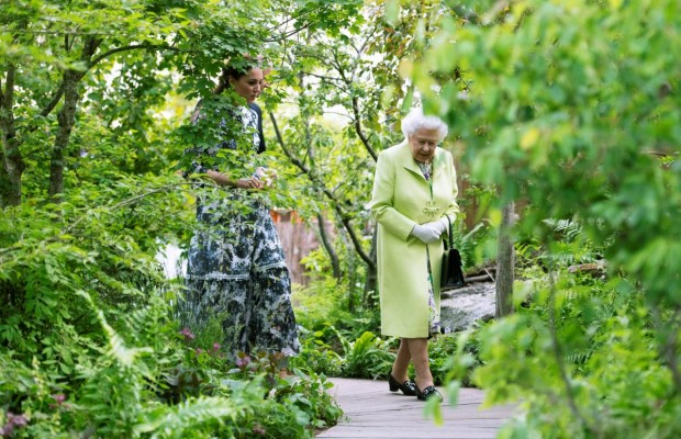 Елегантна Кейт показала Єлизаветі ІІ свій садок (фоторепортаж)