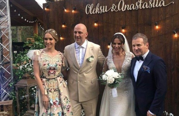 Сердючка зажгла на сцене, а Кароль спела босиком: как звезды гуляли на свадьбе Потапа и Насти (фото, видео)