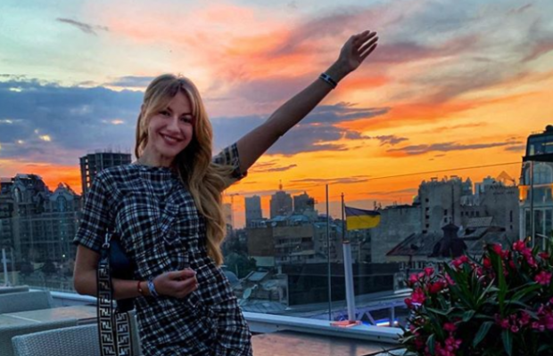 "Ноги бесконечные": Никитюк в экстремальном мини покорила сеть (фото)