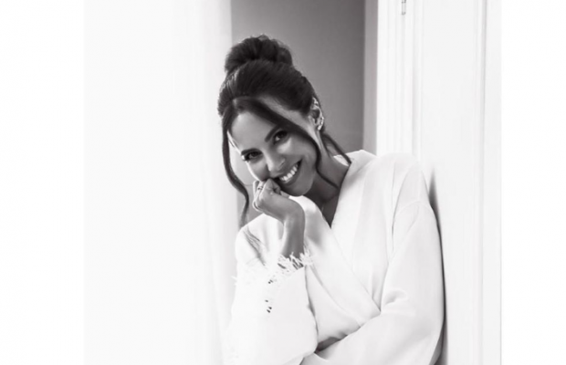 "На лобі написано про пупса": Каменських зачарувала мережу чорно-білим фото в халаті