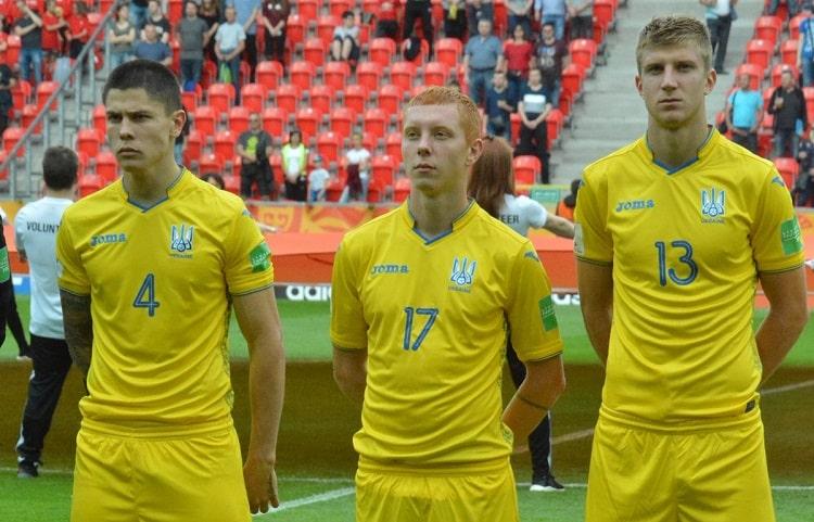 Сборная Украины вышла в плей-офф с первого места в группе / фото: УАФ
