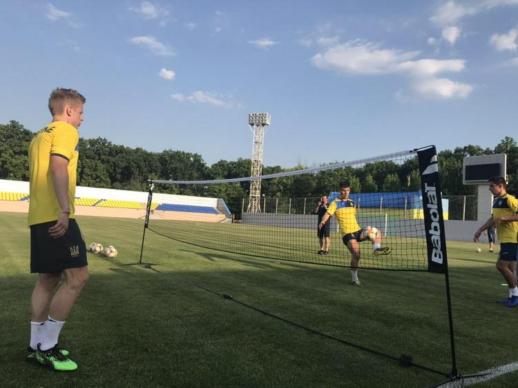 Футболісти збірної України зіграли в тенісбол / фото: УАФ Футболісти збірної України зіграли в тенісбол / фото: УАФ