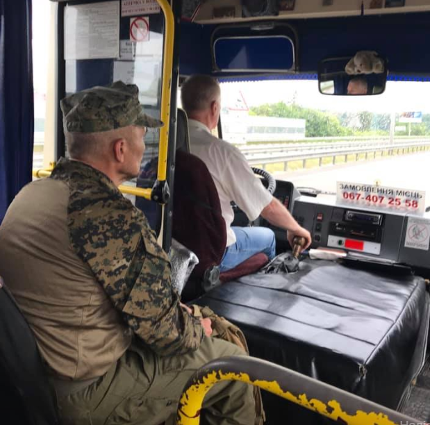 Водій не взяв гроші у військового / фото facebook.com/zenia.klimakin