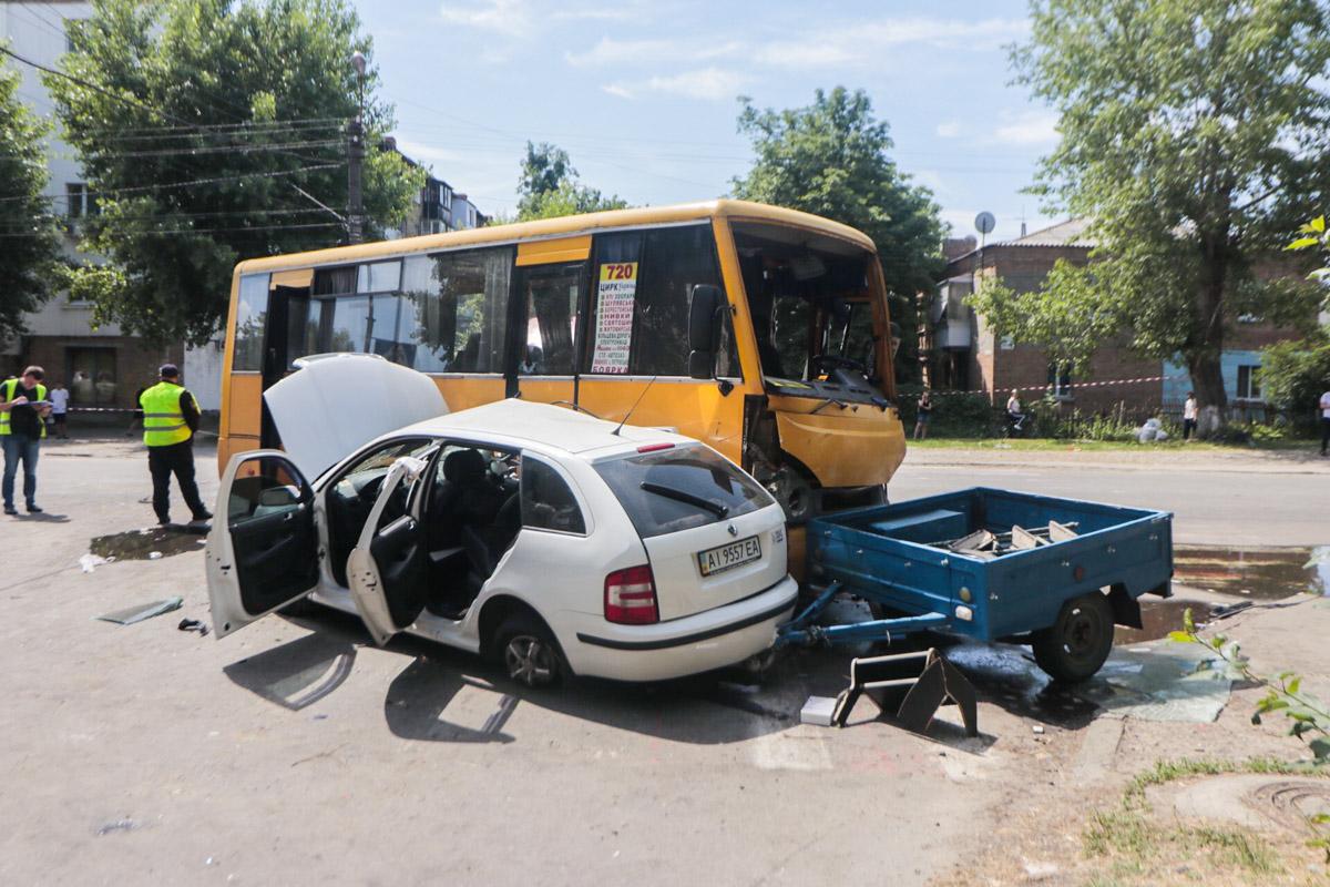 Попередньо встановлена винність водія маршрутного автобуса Mercedes / Фото: Сергій Бумер Попередньо встановлена винність водія маршрутного автобуса Mercedes / Фото: Сергій Бумер