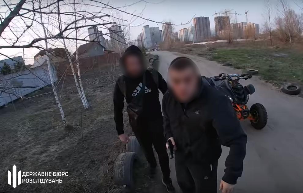На Осокорках поліцейський з братом стріляли в чоловіка / фото dbr.gov.ua На Осокорках поліцейський з братом стріляли в чоловіка / фото dbr.gov.ua