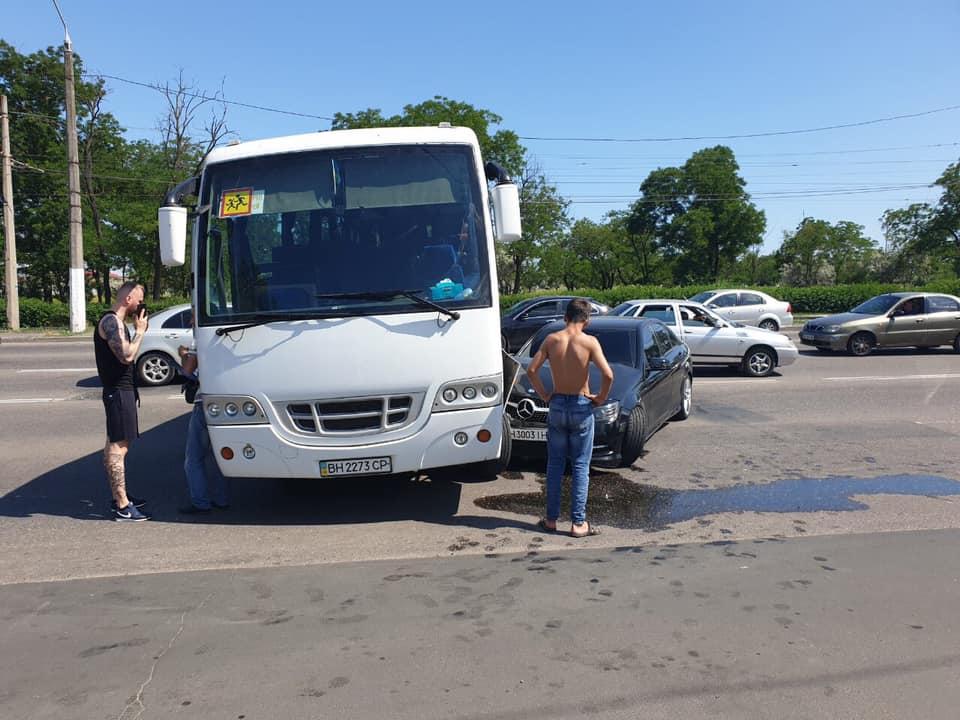 ДТП произошло в субботу около 15:00 / фото facebook.com/Grytsenko.Anatoliy ДТП произошло в субботу около 15:00 / фото facebook.com/Grytsenko.Anatoliy