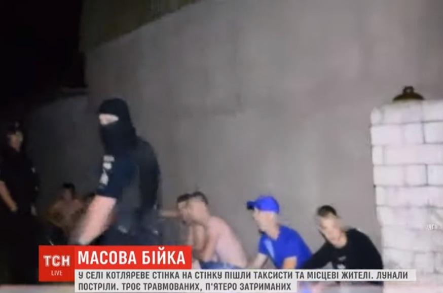Під Миколаєвом сталась масштабна бійка / Скріншот - ТСН Під Миколаєвом сталась масштабна бійка / Скріншот - ТСН