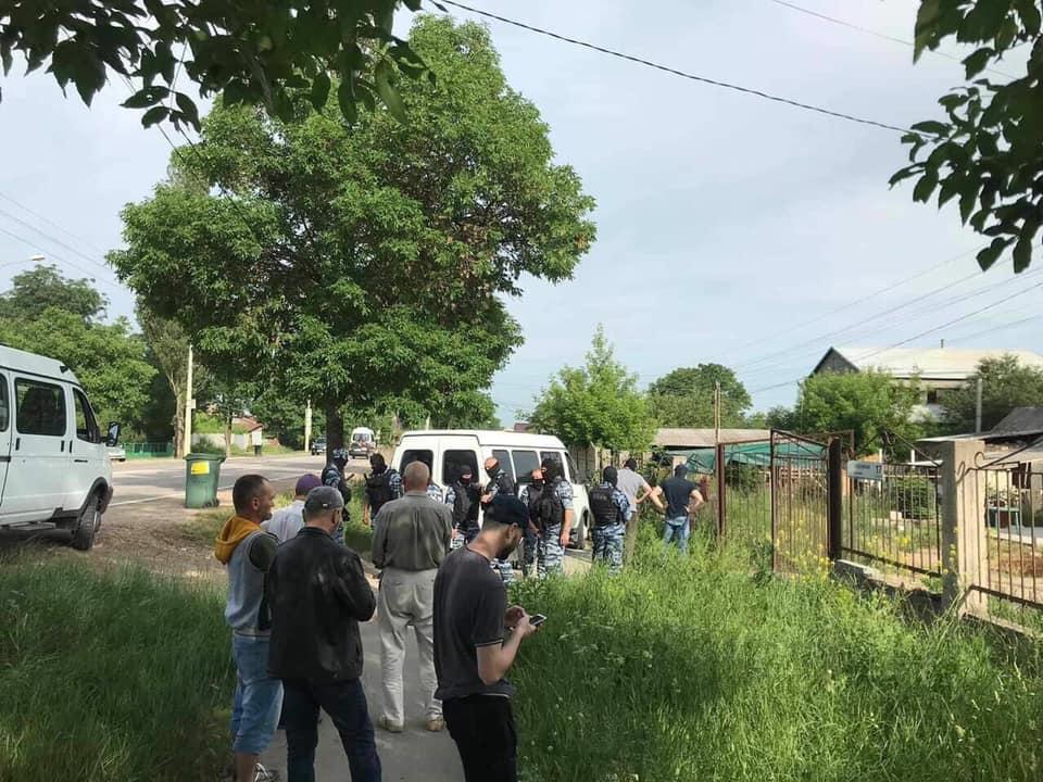 Обыски у крымских татар / фото: facebook com crimeansolidarity Обыски у крымских татар / фото: facebook com crimeansolidarity