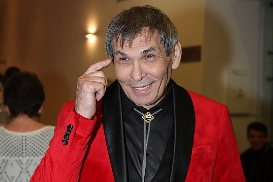 Барі Алібасов випадково переплутав рідину для очищення труб з соком і випив її / Фото: КП Барі Алібасов випадково переплутав рідину для очищення труб з соком і випив її / Фото: КП
