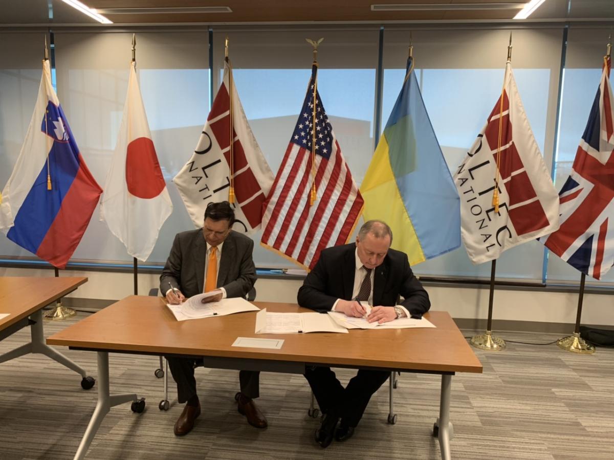Energoatom, SSTC NRS and Holtec International signed Partnership Agreement / photo energoatom.com.ua Energoatom, SSTC NRS and Holtec International signed Partnership Agreement / photo energoatom.com.ua