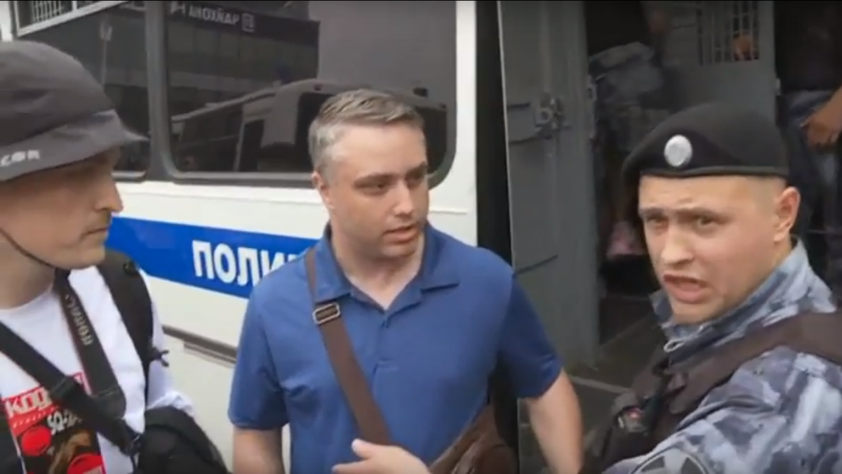 На даний момент поліція продовжує вибіркові затримання / скріншот На даний момент поліція продовжує вибіркові затримання / скріншот