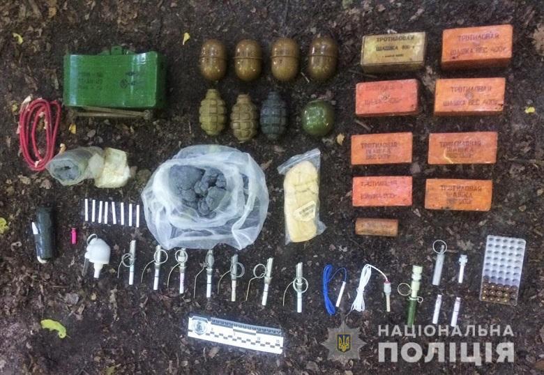 Вилучено 53 предмети, ззовні схожих на боєприпаси та вибухівку / фото kyiv.npu.gov.ua Вилучено 53 предмети, ззовні схожих на боєприпаси та вибухівку / фото kyiv.npu.gov.ua