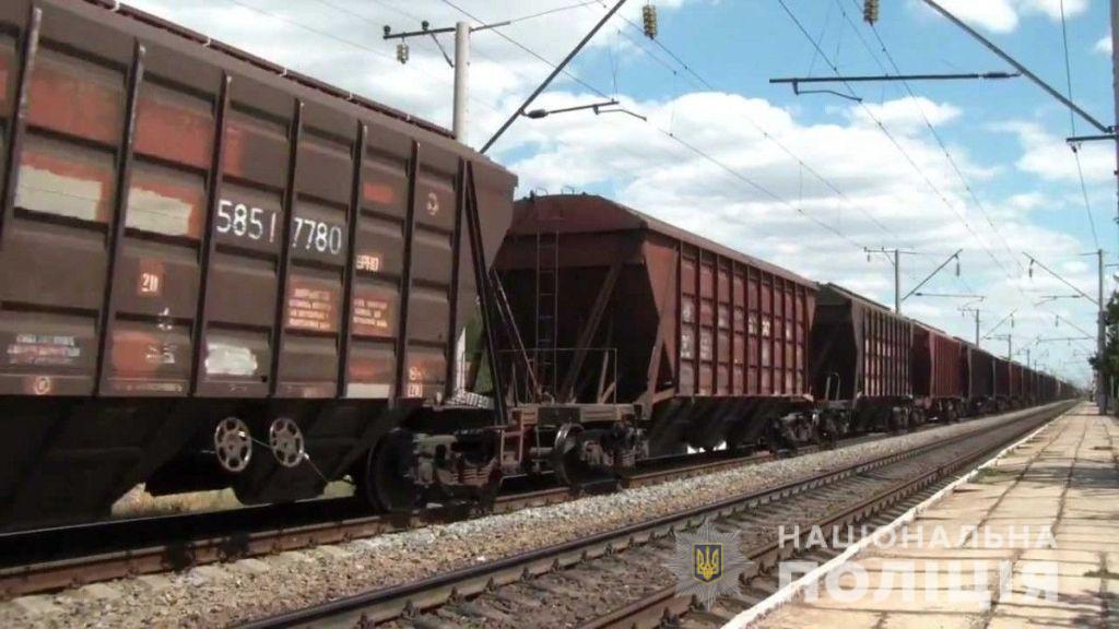 Дівчина отримала удар струмом в 24,5 тис. вольт / фото: ГУ Нацполіції Одеської області Дівчина отримала удар струмом в 24,5 тис. вольт / фото: ГУ Нацполіції Одеської області