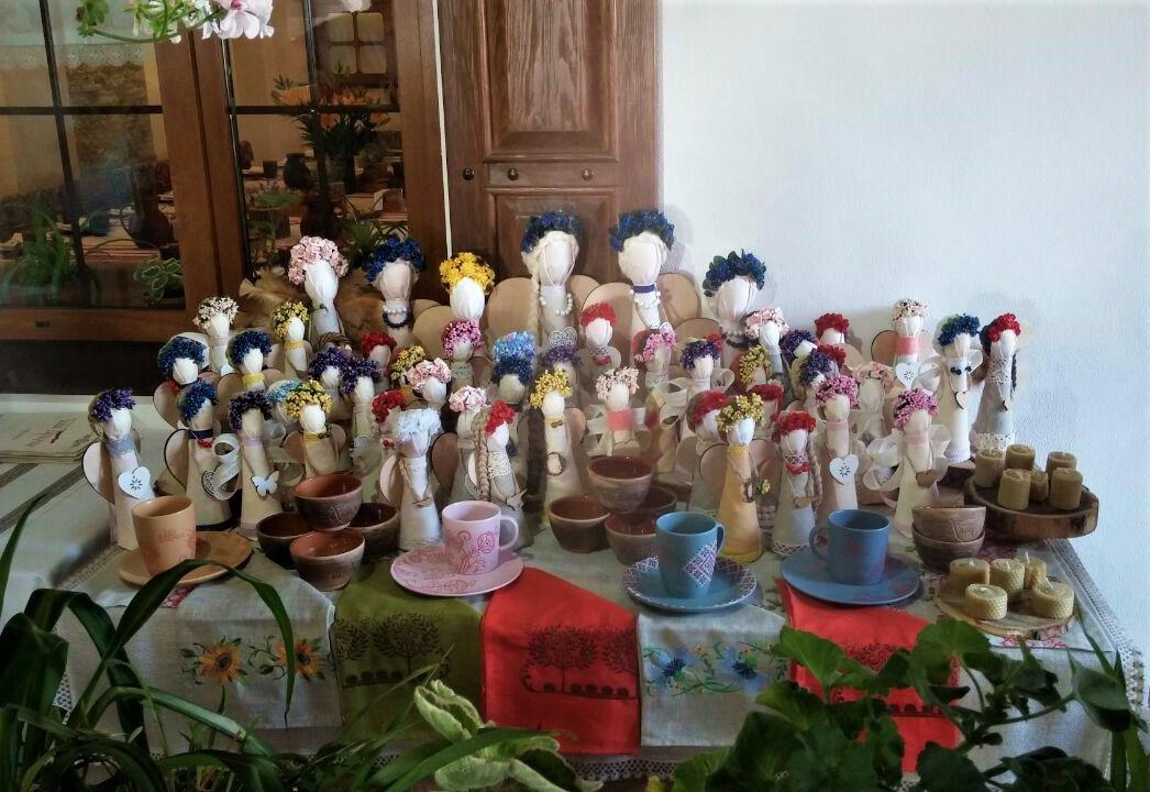 Традиційні сувеніри з Херсонщини / Фото УНІАН Традиційні сувеніри з Херсонщини / Фото УНІАН