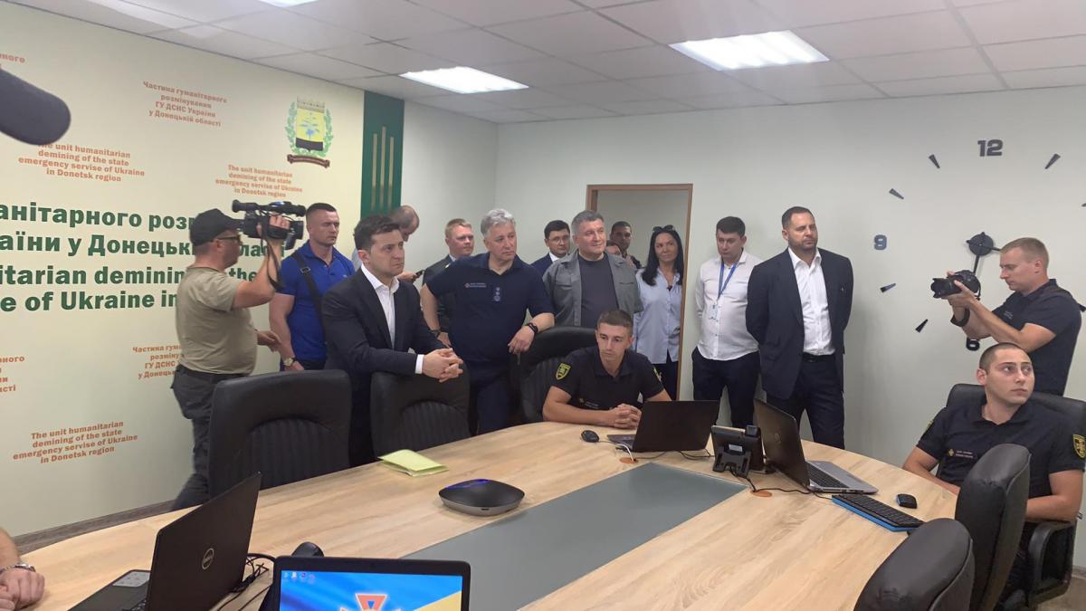 Зеленский призвал саперов беречь себя / фото: пресс-служба МВД Зеленский призвал саперов беречь себя / фото: пресс-служба МВД