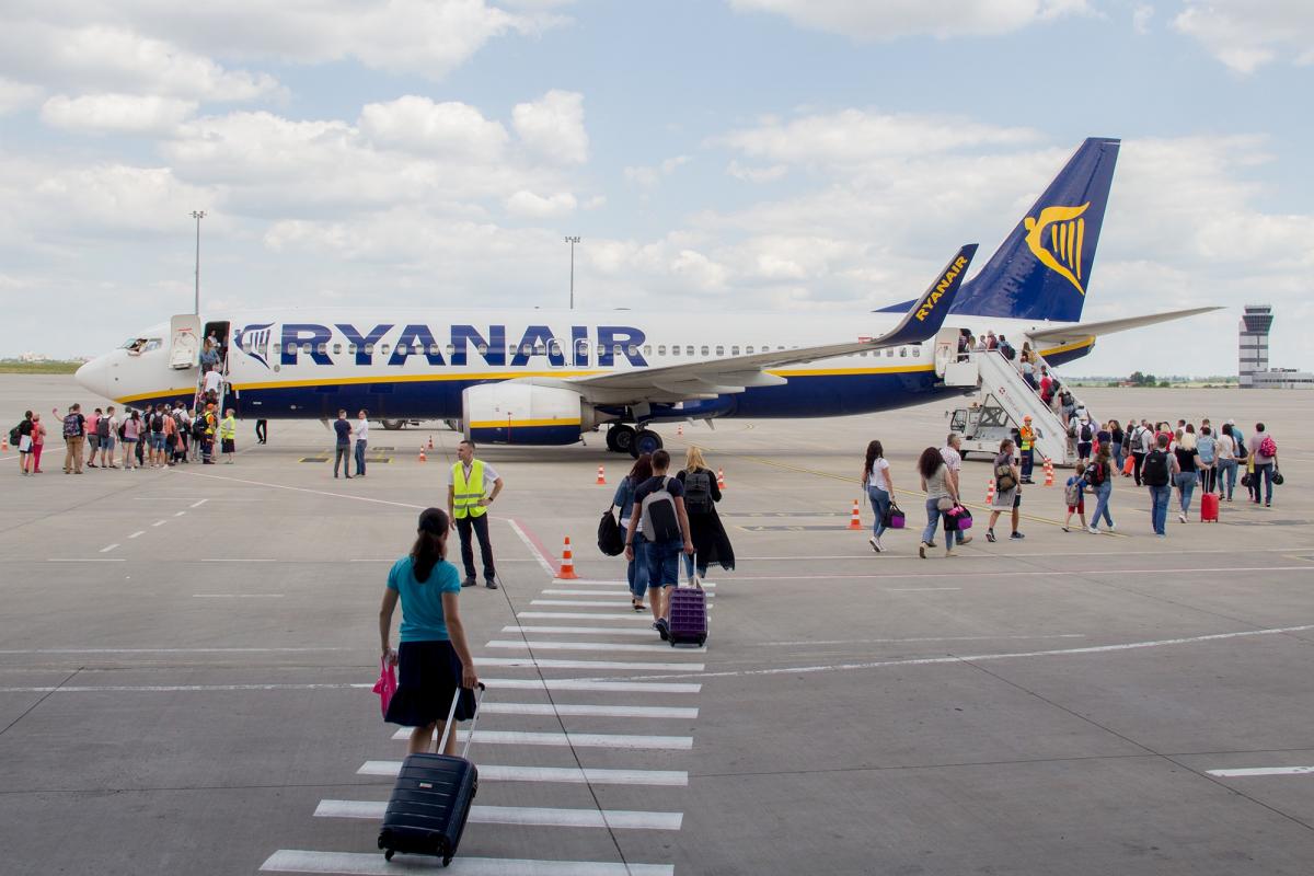 Билеты на летние рейсы Ryanair подорожают / фото facebook.com/hrk.aero Билеты на летние рейсы Ryanair подорожают / фото facebook.com/hrk.aero